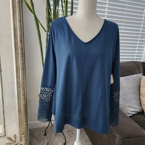 1775 Crochet detail sleeves waffle knit top size Large. New.